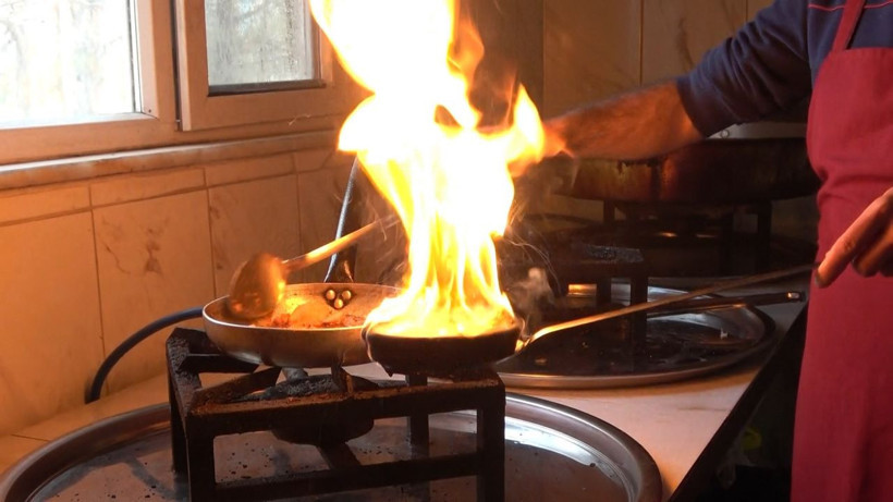 Lezzeti duyan binlerce insan bu ilçeye akın etti! 23 çeşit yapılıyor: Elazığ'dan dünyanın her tarafına satılıyor - Resim: 3