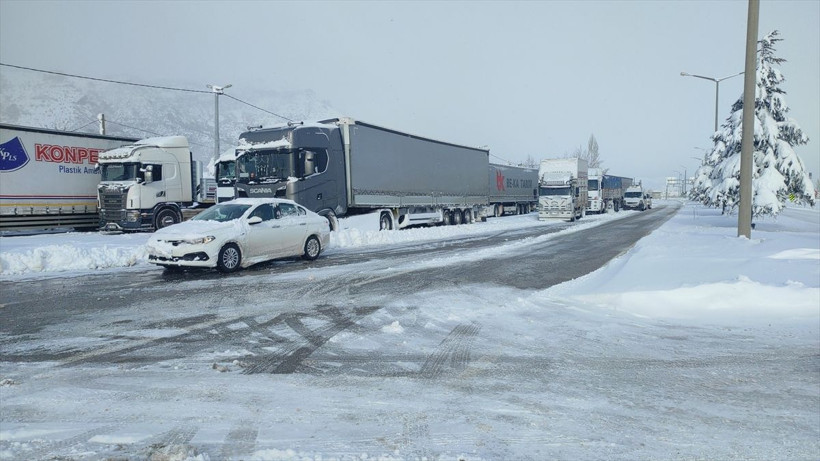 Kardan şehirler arası yollar kapandı Adana, Konya, Antalya, Ankara yolu durdu - Resim: 4