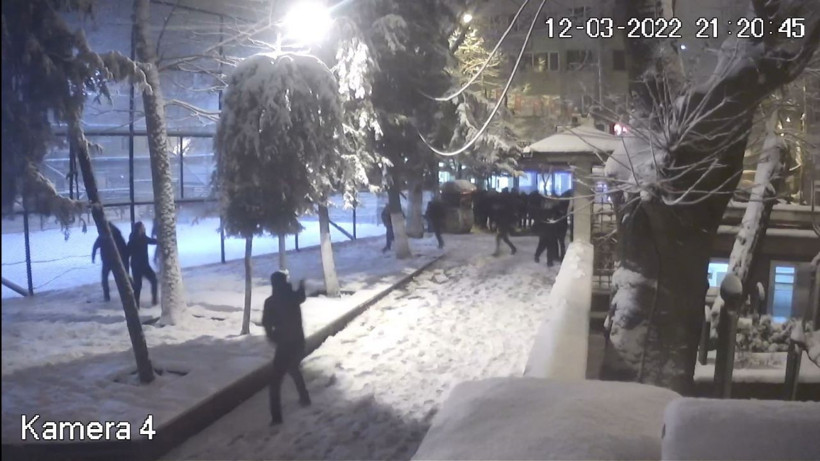 İstanbul'da kartopu savaşı silahlı kavgaya dönüştü 6 kişi yaralandı - Resim: 2