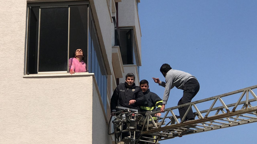 Bilecik'te 10 yaşındaki oğlunu bıçakladı! Polis eve itfaiye merdiveniyle girip dehşetten kurtardı - Resim: 4