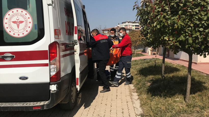 Bilecik'te 10 yaşındaki oğlunu bıçakladı! Polis eve itfaiye merdiveniyle girip dehşetten kurtardı - Resim: 3