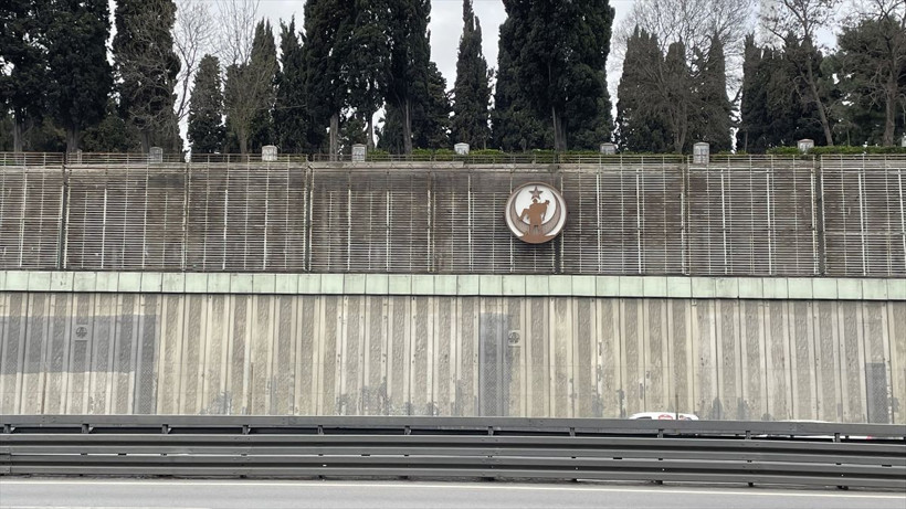 İBB dikey bahçeleri söktü yerine "gri duvarlar" bıraktı! 1 yıldır çivili halde duruyor - Resim: 3