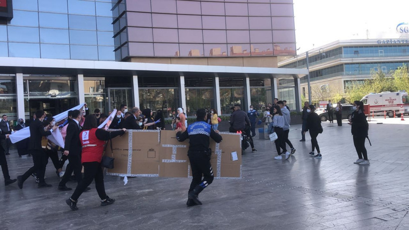 AVM'de korkunç ölüm! Hamile genç kadın yemek katından beton zemine çakılarak öldü - Resim: 3