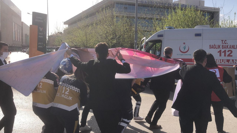 AVM'de korkunç ölüm! Hamile genç kadın yemek katından beton zemine çakılarak öldü - Resim: 4