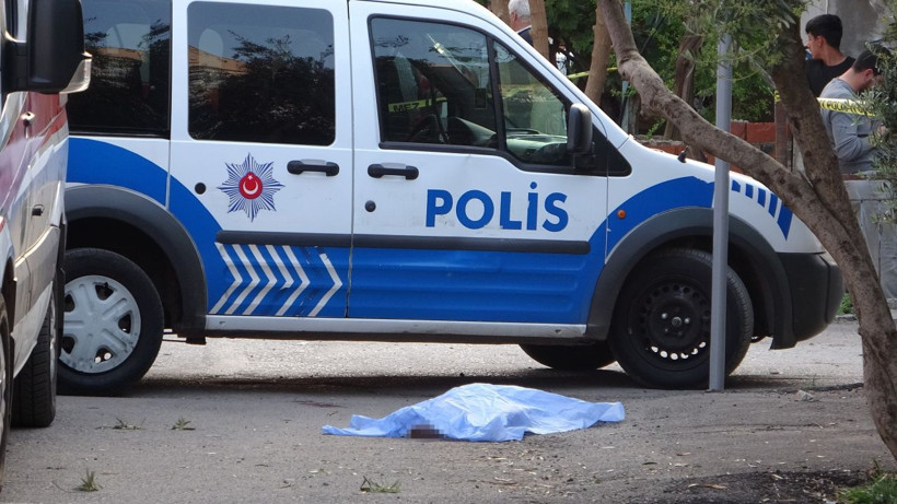 Kardeşleri ile çöp atmaya gitti, 2 yaşındaki çocuk oyun oynadığı kamyonun altında can verdi - Resim: 1