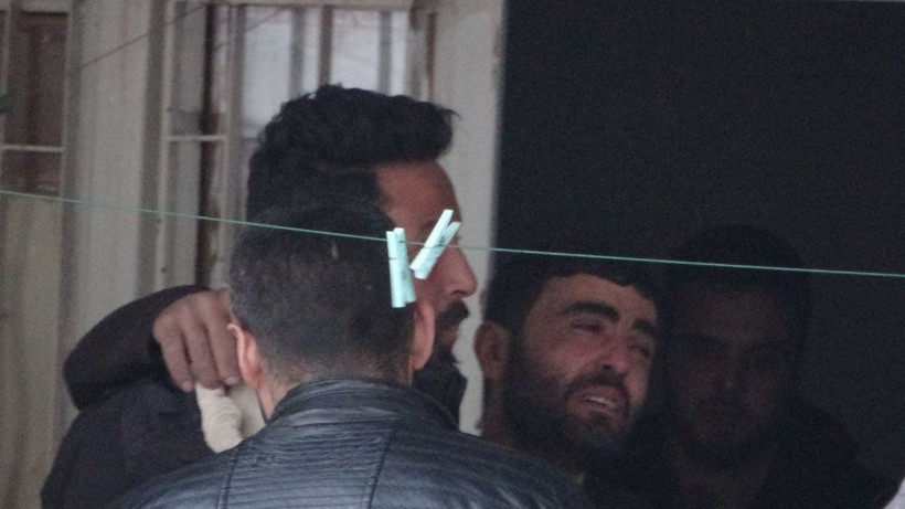 Kardeşleri ile çöp atmaya gitti, 2 yaşındaki çocuk oyun oynadığı kamyonun altında can verdi - Resim: 2