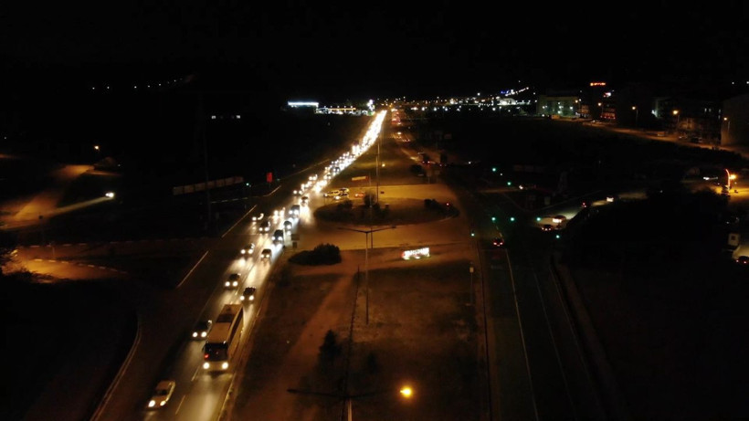 43 ilin geçiş güzergahı 'kilit kavşakta' son duruma bakın! Gece yarısına kadar sürdü - Resim: 1