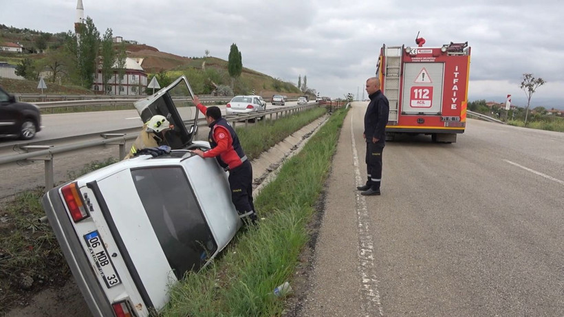 Otomobil su kanalına devrildi. Bayramları kabusa döndü - Resim: 2