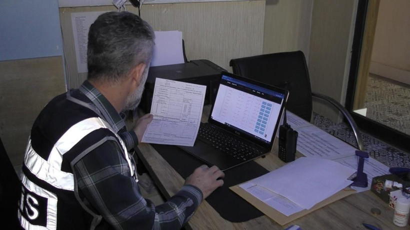 Ülke genelinde eş zamanlı denetlenen günübirlik evlerde aranan yüzlerce kişi yakalandı - Resim: 1