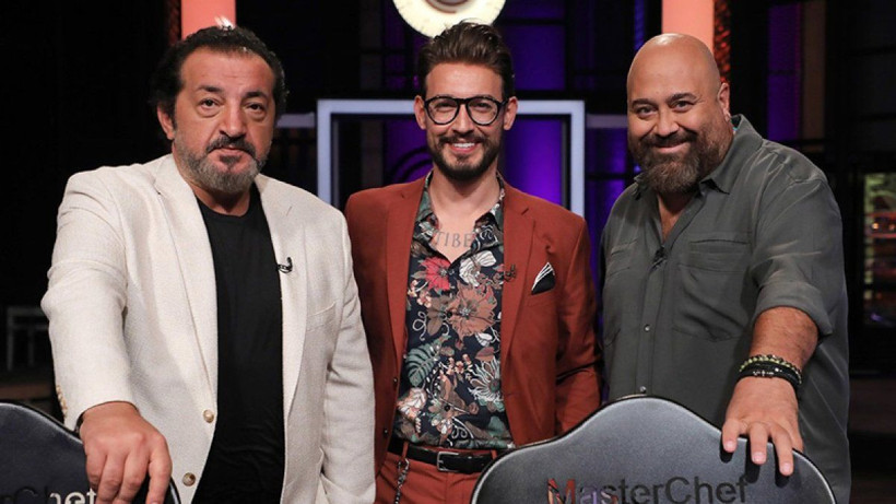 Jüri değişti Masterchef'te dolarla maaş krizi! Mehmet Yalçınkaya ayrıldı Acun Ilıcalı bakın kimi buldu? - Resim: 1