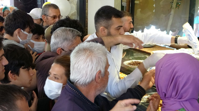 Açılış için döneri 1 Lira yaptılar izdiham oluştu - Resim: 2