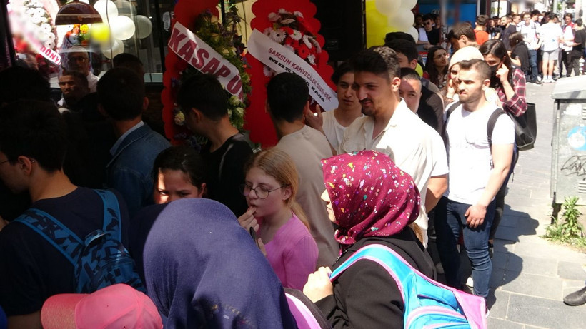 Açılış için döneri 1 Lira yaptılar izdiham oluştu - Resim: 1