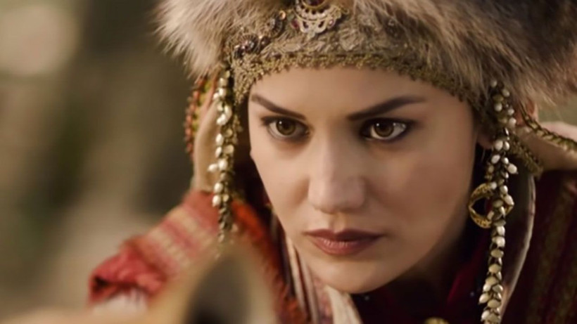 Alparslan Büyük Selçuklu'da Akça Hatun'a Fahriye Evcen böyle veda etti - Resim: 1
