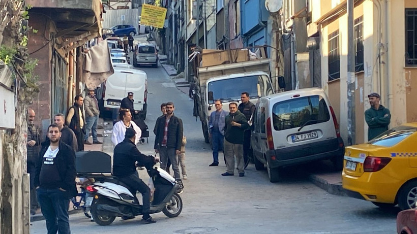 İstanbul'da polisi alarma geçiren olay! Çocukların attığı şişe kiliseye düşünce ortalık karıştı - Resim: 3