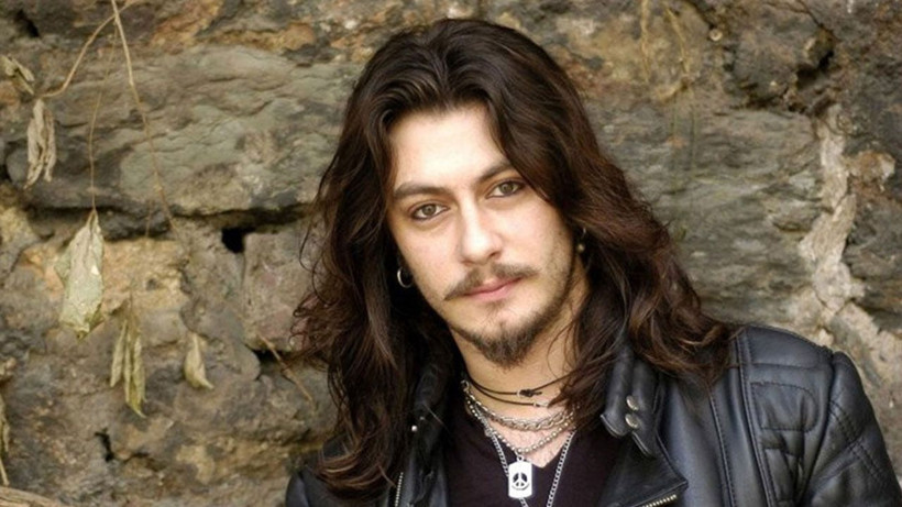 Barış Akarsu Merhaba filminin afişi yayınlandı! İsmail Ege Şaşmaz'ın benzerliğini görenler şok oldu - Resim: 1