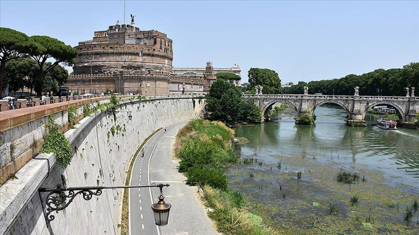 İtalya'da kuraklık alarmı! Süs havuzları kapatıldı, başpsikopos yağmur duasına çıktı - Resim: 1