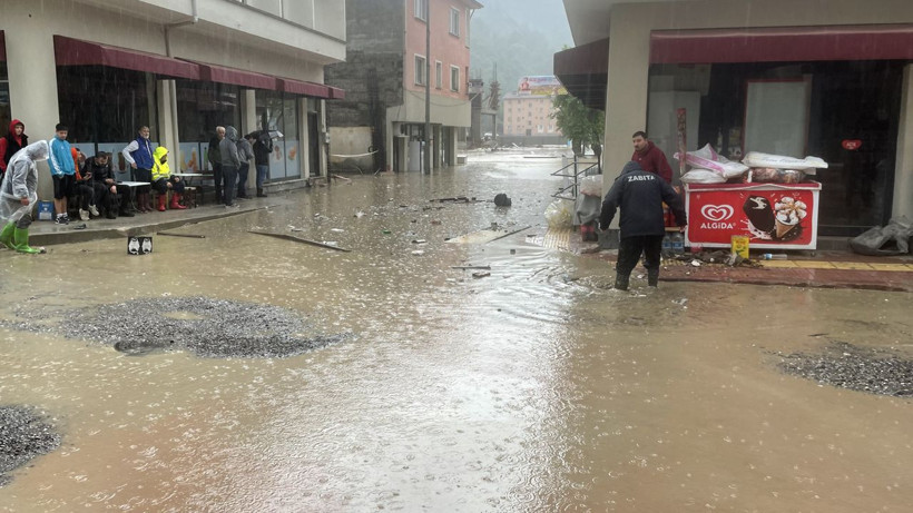 Kastamonu'da şiddetli yağış etkili olmaya devam ediyor: Evlerinde mahsur kalanlar tahliye ediliyor - Resim: 3