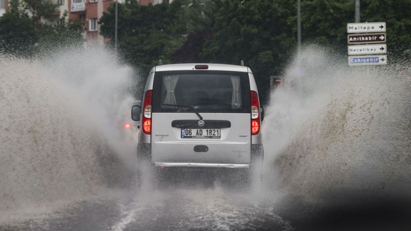 Bugün ve yarın fena yağmur geliyor meteoroloji ürküttü İstanbul, Ankara, Balıkesir dahil 24 il listede - Resim: 1