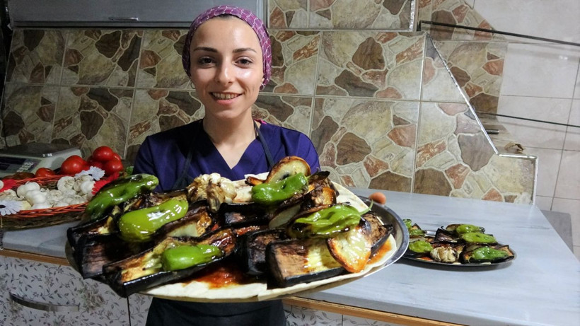 3 asırlık gelenek bozuldu! Kadın kebap ustası erkeklere taş çıkartıyor - Resim: 2