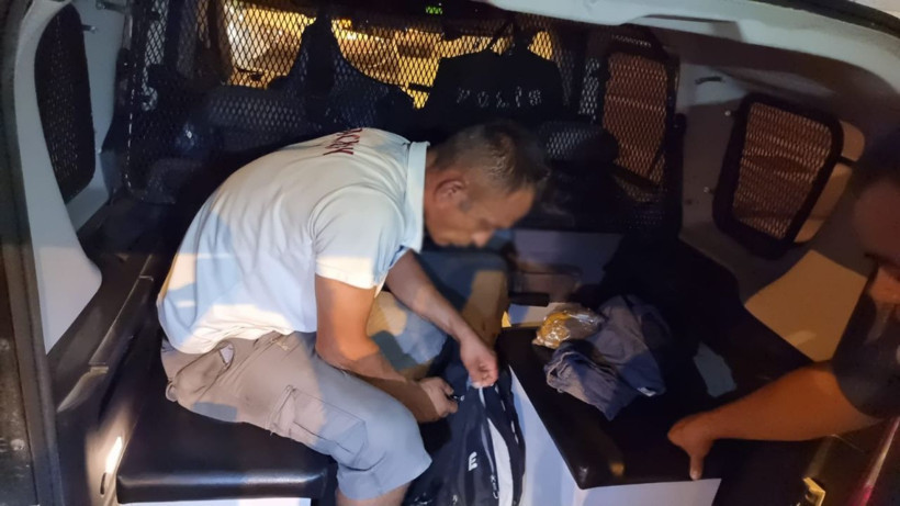 Yoldan geçen kişi fark etti! Antalya'da sapığa meydan dayağı genç kızları adım adım takip edip... - Resim: 4