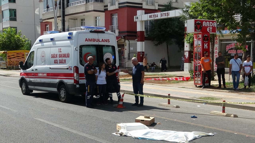 7 yaşındaki çocuk ölüme böyle koştu! Önce taksi sonra otobüs çarptı! - Resim: 2