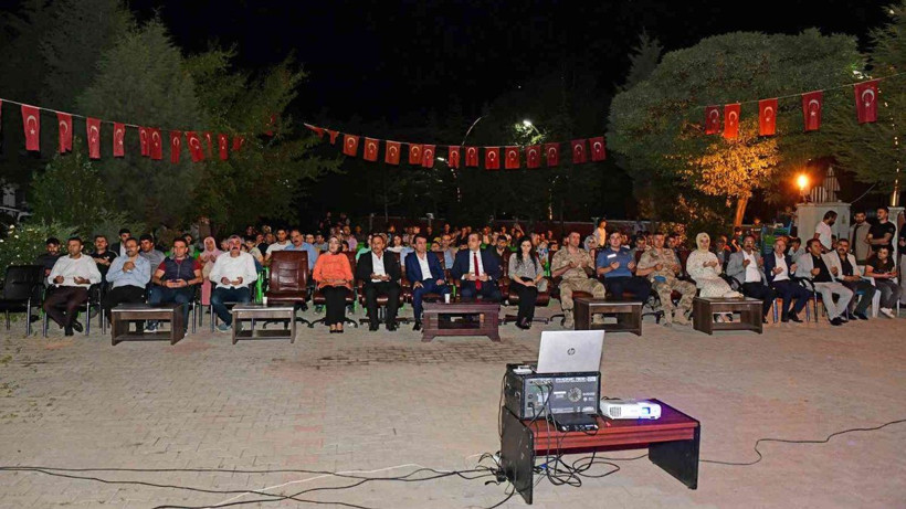 15 Temmuz demokrasi nöbetleri 6. yılında da devam etti! Vatandaşlar meydanlara akın etti - Resim: 4