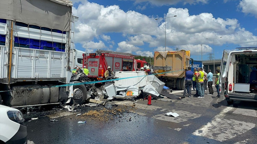 Başakşehir'de kaza! Ölen var görüntüler korkunç duran kamyona çarptı - Resim: 4