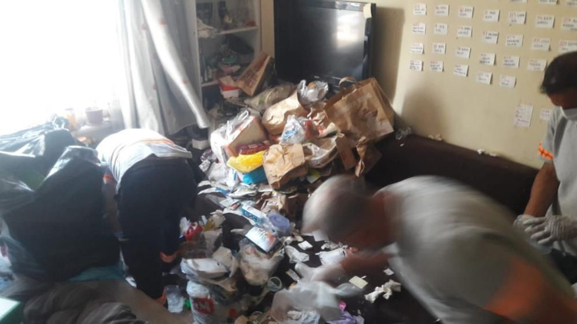 Türkiye ayağa kalktı! Ruh hastası kadın öz yeğenini çöp evde 1 yıldır kilitli tutmuş! Yeniden gözaltında - Resim: 1