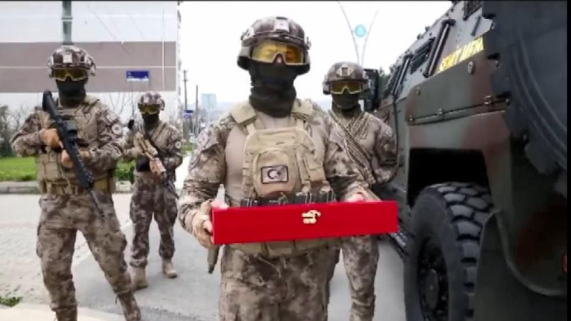 Kazada hayatını kaybeden polis Ferhat Özer'le ilgili acı detayı Emniyet Müdürü paylaştı - Resim: 1