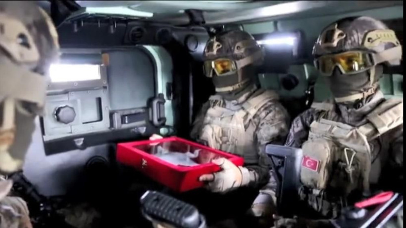 Kazada hayatını kaybeden polis Ferhat Özer'le ilgili acı detayı Emniyet Müdürü paylaştı - Resim: 3