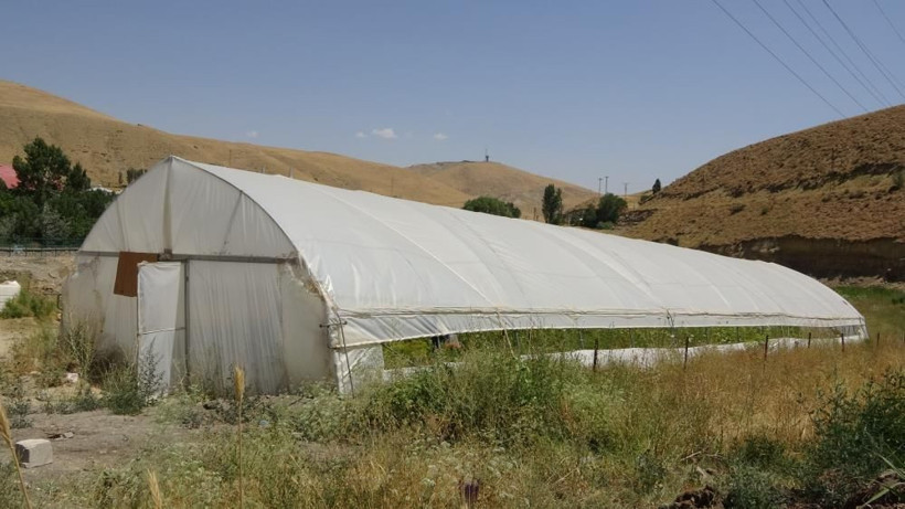 Hakkari'de serasında öyle bir şey yapıyor ki 10 yıl oldu herkes almaya geliyor - Resim: 1