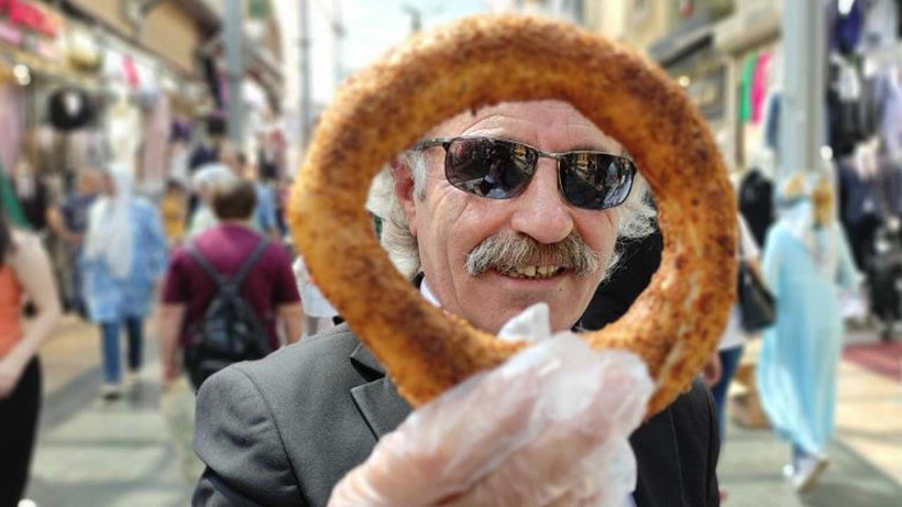 Takım elbise ile simit satıyor Bursa'da aylık kazancına bakın bu mümkün mü - Resim: 1