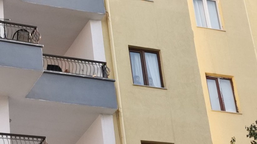 Aksaray'da korkunç olay! Çocuklarını odaya kilitledi balkondan bıçakla dehşet saçtı - Resim: 4