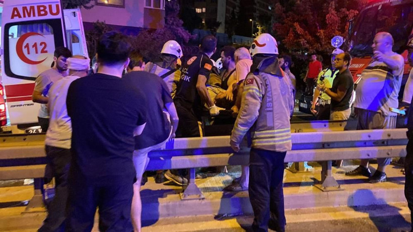 Ters yöne giren otomobil dehşet saçtı: Ortalık savaş alınana döndü, yaralılar var - Resim: 4