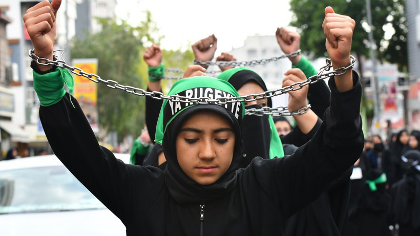 Sine dövüp vücutlarına zincir vurdular Kerbela şehitlerini böyle andılar - Resim: 4