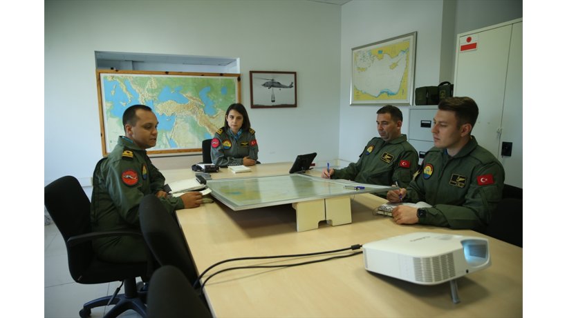 Annesinin hayalini gerçekleştirdi gurur kaynağı oldu: Hatice Yüzbaşı Deniz Hava Komutanlığının tek kadın pilotu - Resim: 3