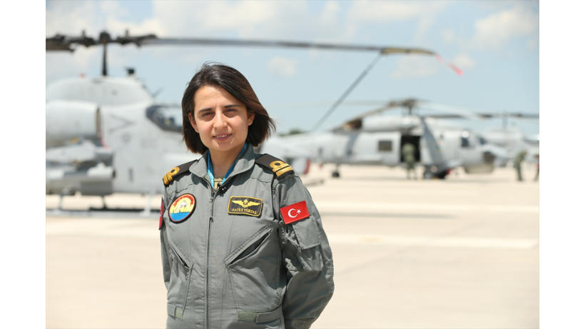 Annesinin hayalini gerçekleştirdi gurur kaynağı oldu: Hatice Yüzbaşı Deniz Hava Komutanlığının tek kadın pilotu - Resim: 1