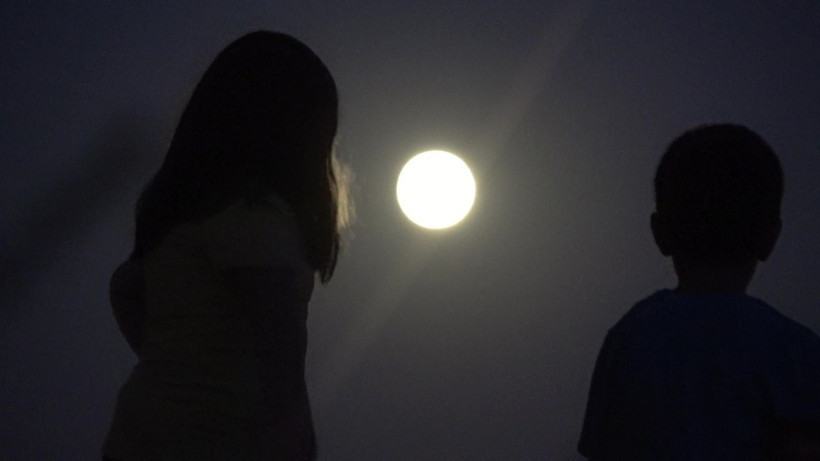 Yüzde 14 büyüdü 'Süper Ay' görenleri hayran bıraktı işte o fotoğraflar... - Resim: 1