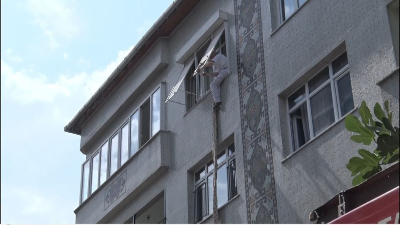 Görenler intihar zannetti sonrası film gibi! İstanbul'da akılalmaz girişim: Siz beni tutun - Resim: 1