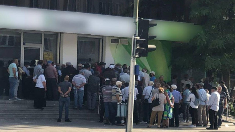 Bankaların promosyon yarışı! Emekliler kuyruk oluşturdu hangi banka ne kadar promosyon veriyor? - Resim: 1