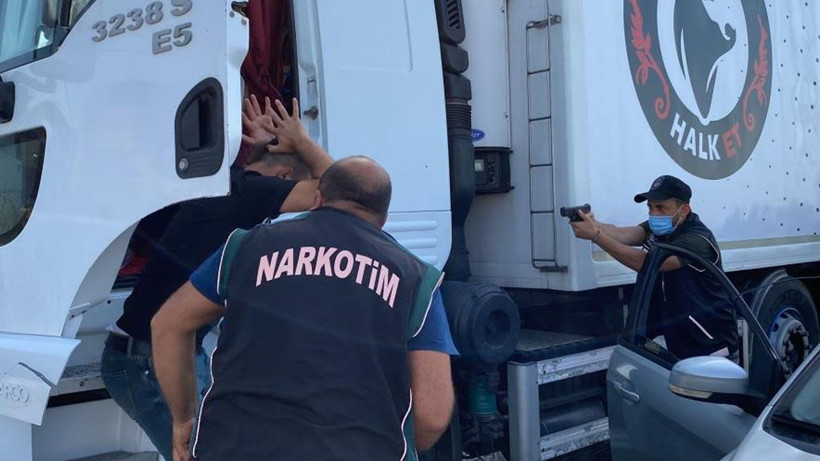 Et taşıyan sürücüye film gibi operasyon! Tırdan çıkanlar şaşkına çevirdi - Resim: 2