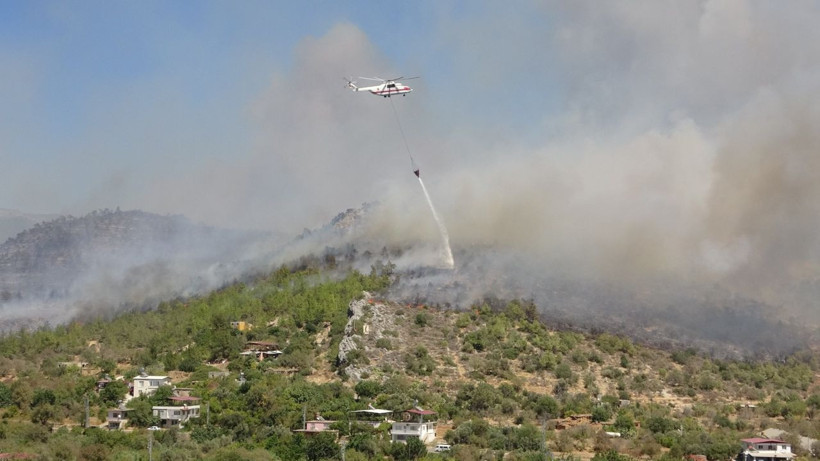 Mersin'de orman yangını evleri tehdit etmeye başladı! TSK devreye girdi, 110 ev 450 kişi tahliye edildi - Resim: 2