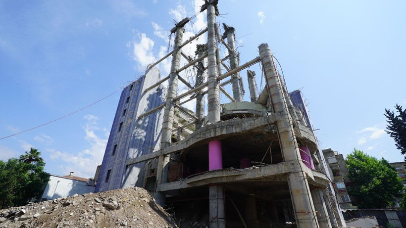 Dünyanın en saçma binası tarih oldu! Kahramanmaraş'taki binanın yerine bakın ne yapılacak - Resim: 4