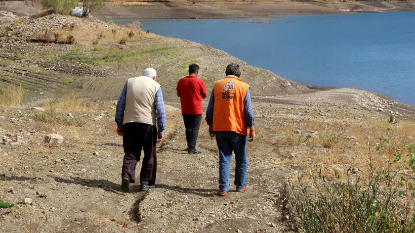 Sivas'ta büyük fırsat! Suların çekilmesiyle buldular hemen etrafını çevirdiler - Resim: 1