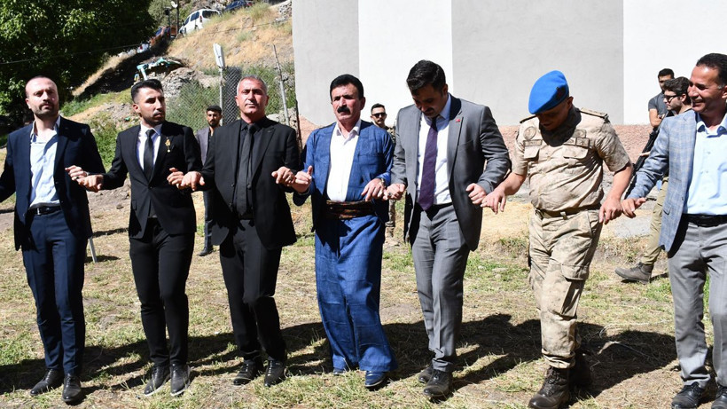 Şırnak'ta aşiret düğünü için 750 bin TL harcandı, toplanan takı miktarı dudak uçuklattı - Resim: 2