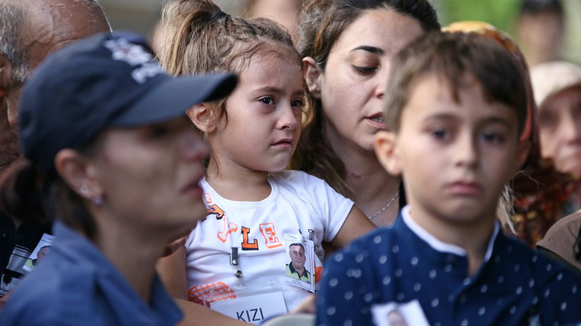 Şehit polis Sedat Gezer'in cenaze töreninde acı feryatlar! Eşi ve annesi kahroldu - Resim: 3