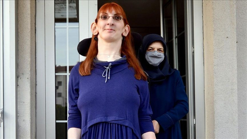 6 koltuk sedye haline getirildi! Dünyanın en uzun boylu kadını kadını Rumeysa ilk kez uçağa bindi - Resim: 4