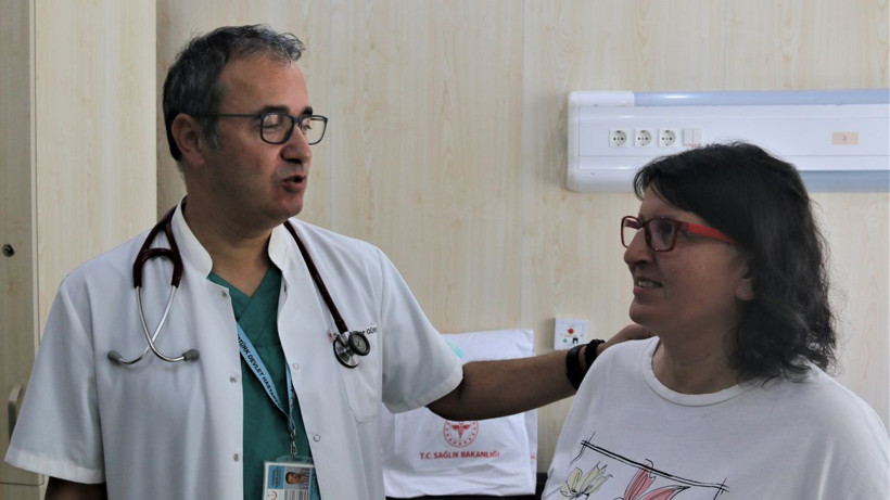 Nefes borusundan akciğere indi! Doktora başvuran hemşire şokta: Vücudundan çıktı! - Resim: 1