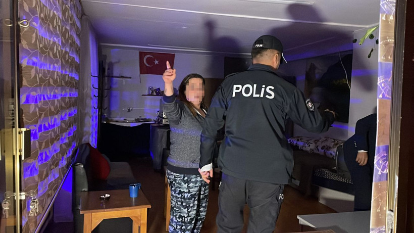 "Nefes alamıyorum" diye bağırarak ağladı! Bursa'da bir kadını çay ocağına kilitlediler - Resim: 1