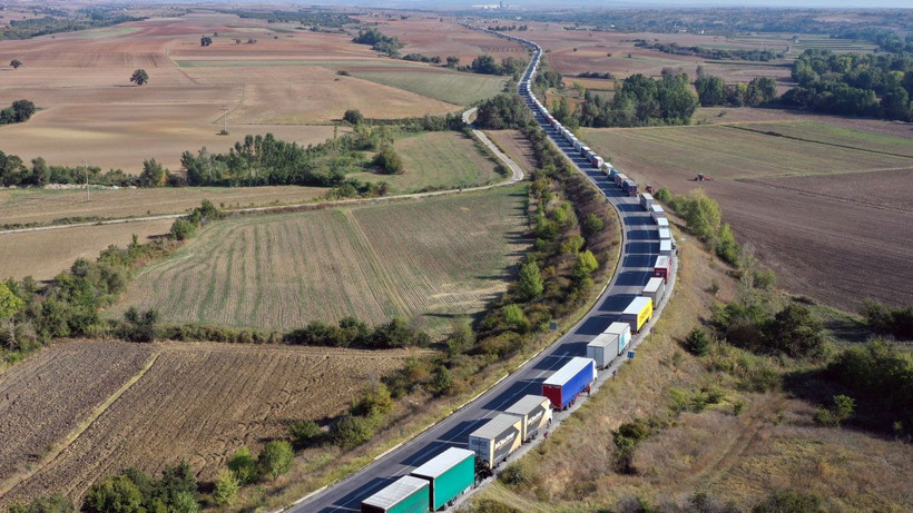 38 kilometrelik tır kuyruğu! Şoförler isyan etti: Bulgaristan'ın sıkıntısını biz çekiyoruz - Resim: 1